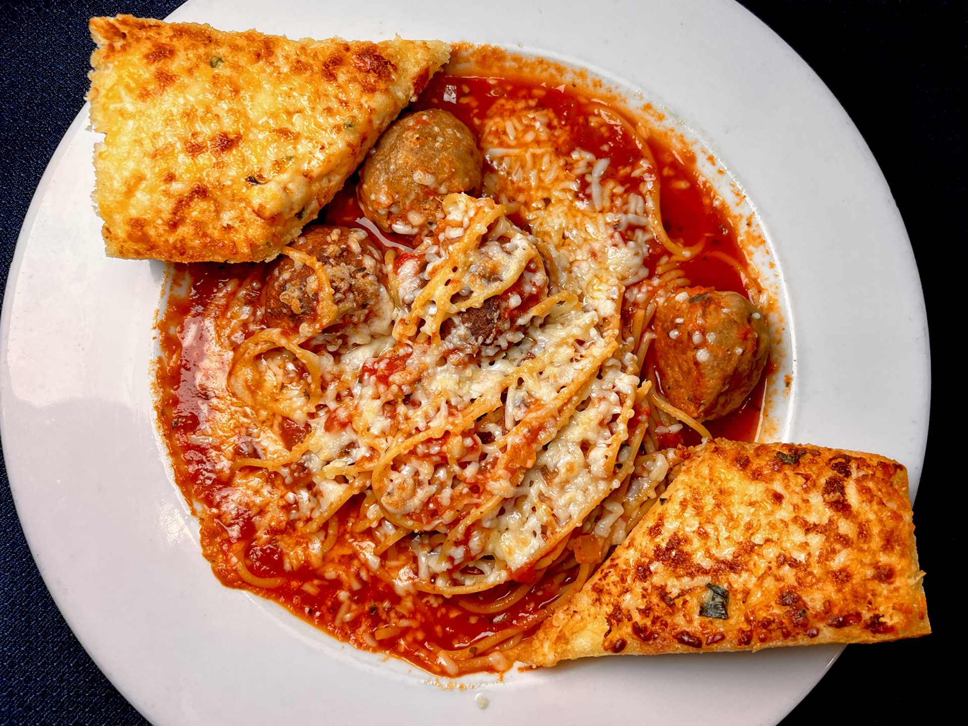Spagetti Meatballs Garlicbread Closeup