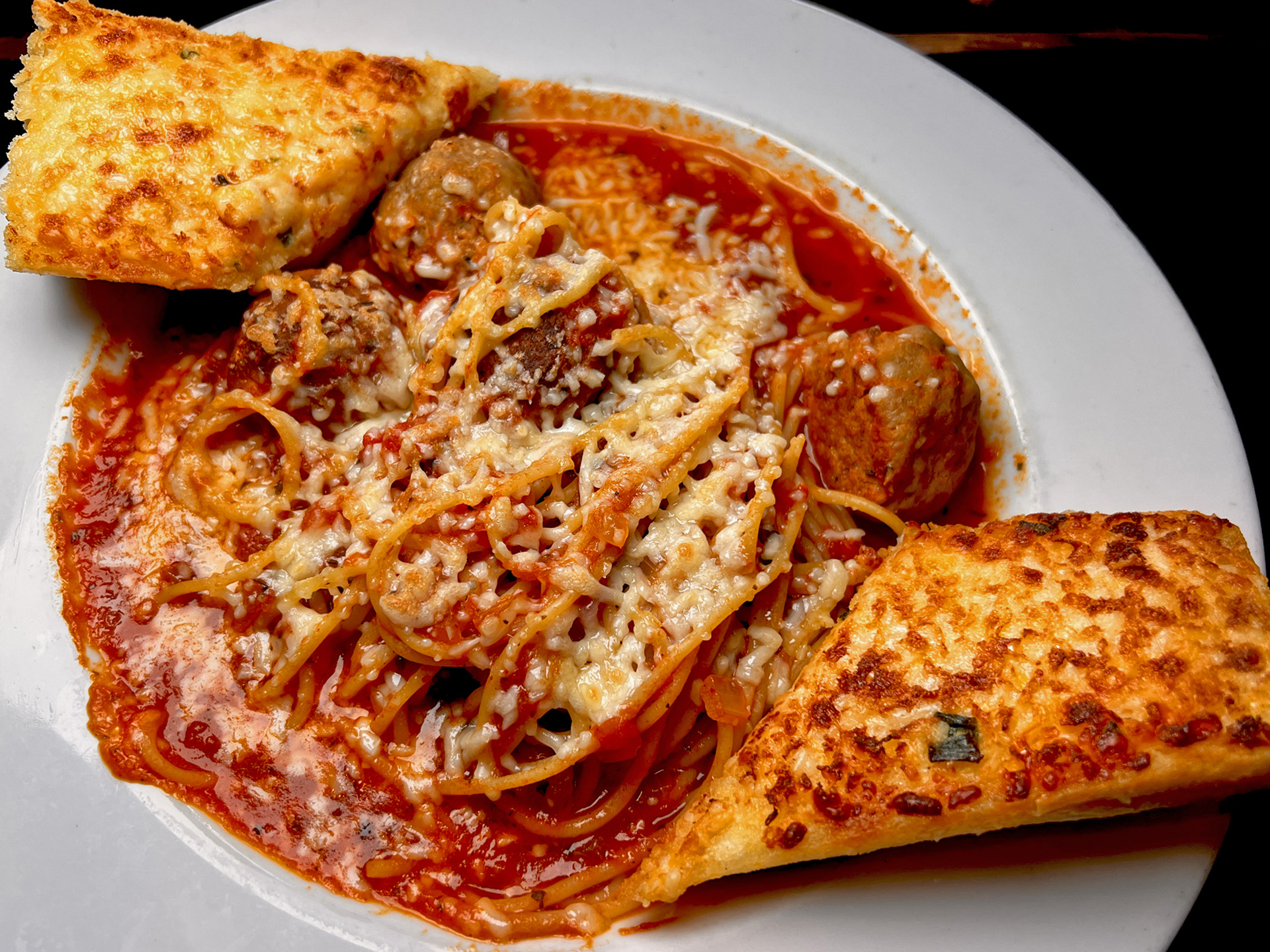 Spagetti Meatballs Garlicbread Full