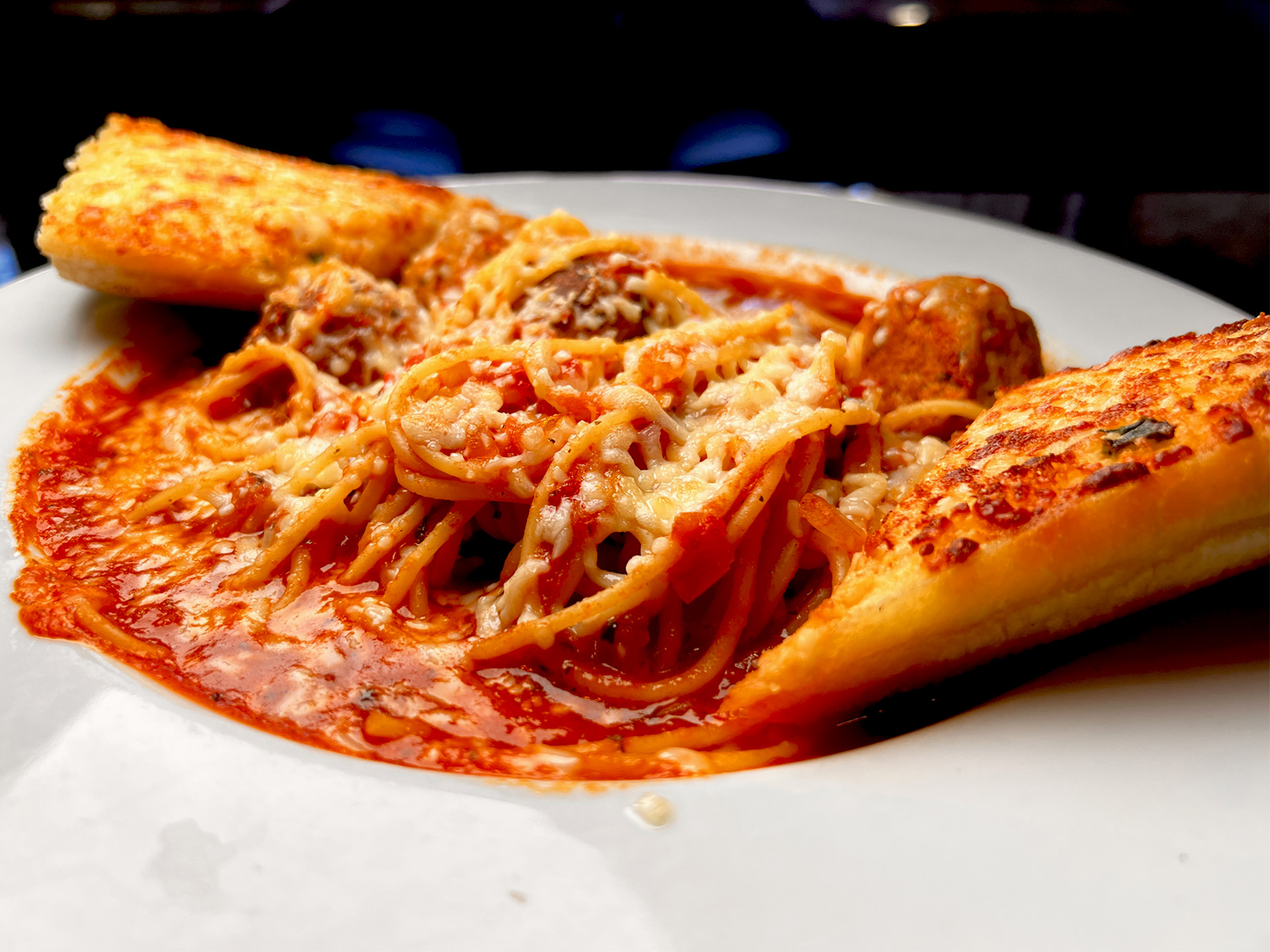 Spagetti Meatballs Garlicbread FullCloseup