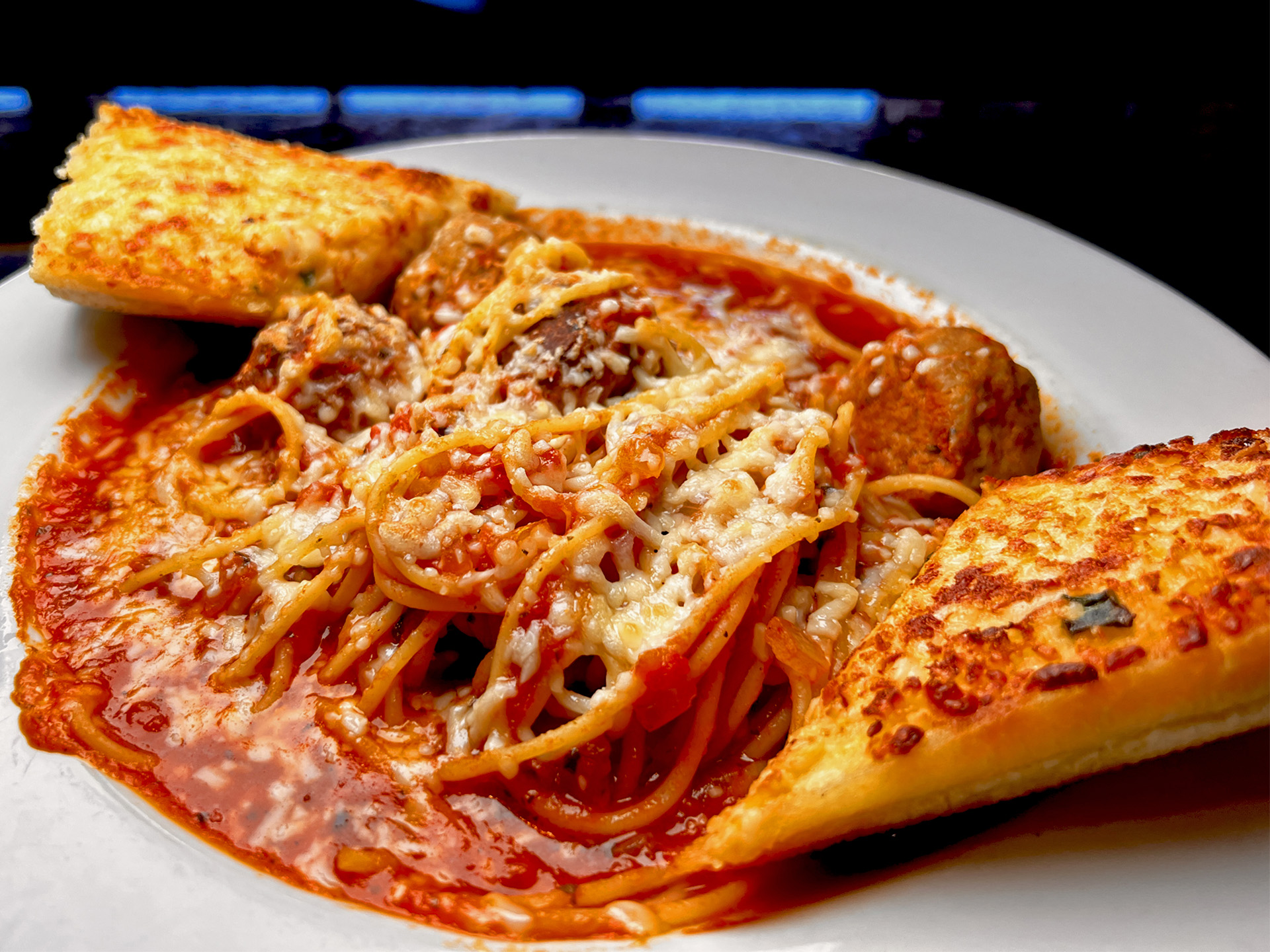 Spagetti Meatballs Garlicbread Plate
