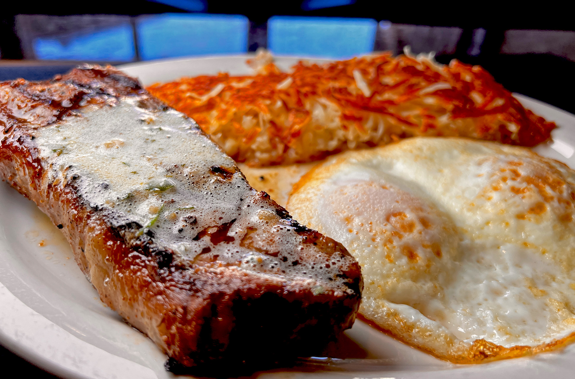 Rib-Eye-Eggs-Hash-Brown-closeup