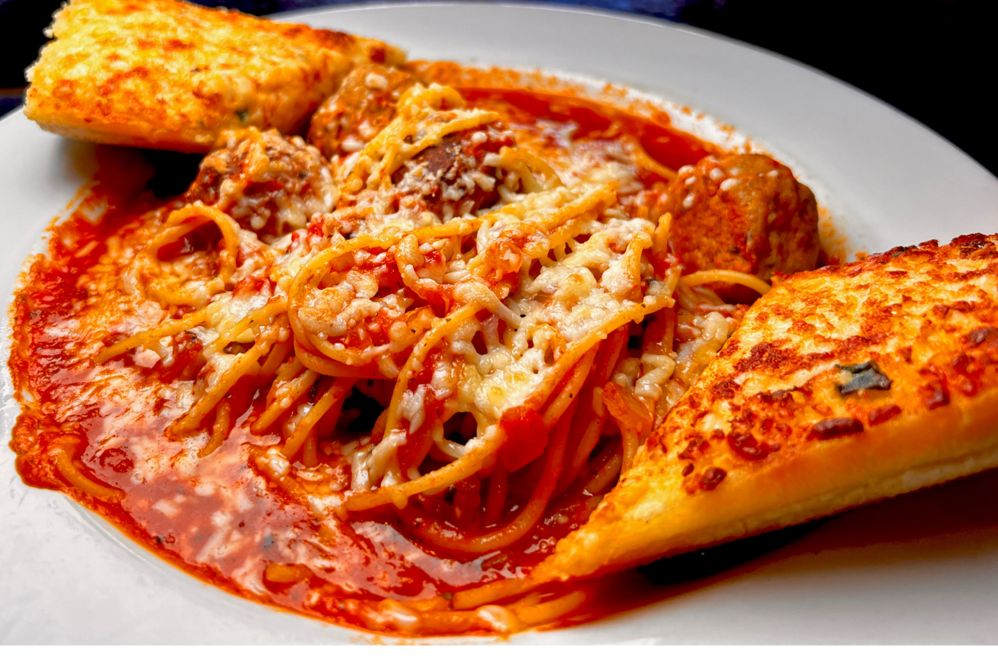 Spagetti-Meatballs-Garlicbread-Plate